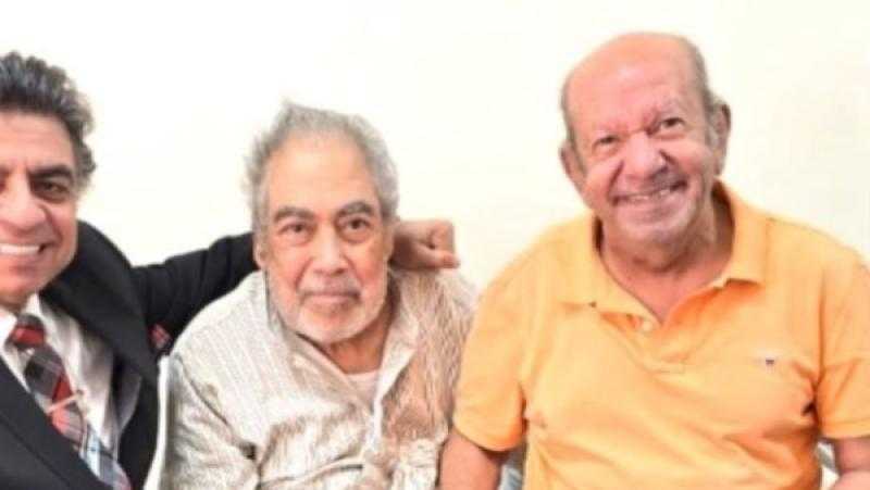 صبري عبد المنعم يطلب من الجمهور الدعاء لـ لطفي لبيب