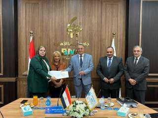 رئيس مجلس أمناء جامعة بنها الأهلية يكرم مديرى البرامج وأمين عام الجامعة السابقين