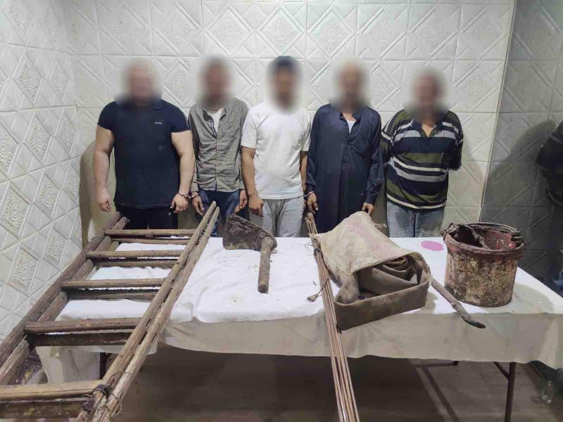 ضبط 5 أشخاص  أثناء التنقيب عن الآثار داخل ورشة بمنطقة الحدائق