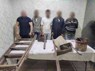ضبط 5 أشخاص  أثناء التنقيب عن الآثار داخل ورشة بمنطقة الحدائق