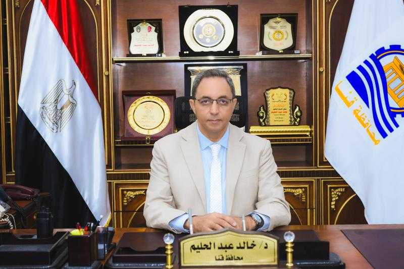 محافظ قنا يستعرض جهود تسريع تقنين واسترداد أراضي الدولة