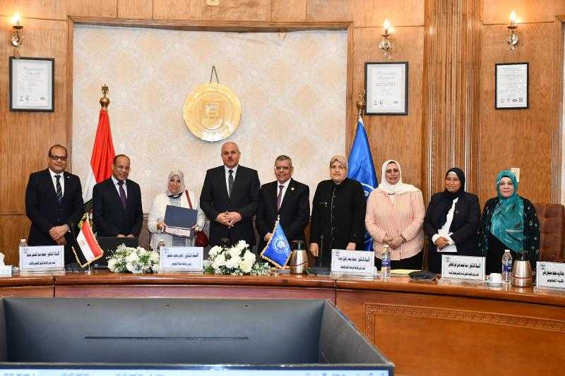 مجلس جامعة قناة السويس يكرّم الفائزين بجائزة العطاء والوفاء تقديرًا لمسيرتهم الأكاديمية وإسهاماتهم العلمية