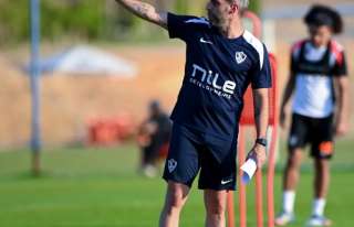 يانيك فيريرا يعقد جلسة مع لاعبي الزمالك قبل انطلاق مران اليوم
