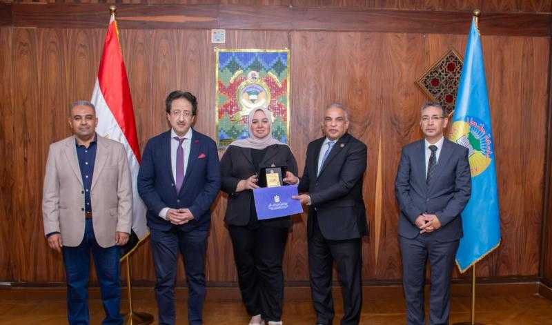 رئيس جامعة طنطا يكرم الطلاب الفائزين في مسابقات الأنشطة الطلابية على المستوى القومي