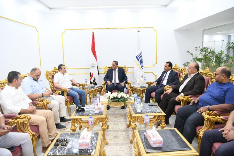 محافظ قنا 