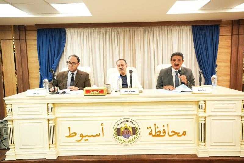 محافظ أسيوط يترأس اجتماع المجلس التنفيذي ويؤكد الجاهزية الكاملة لانتخابات مجلس الشيوخ