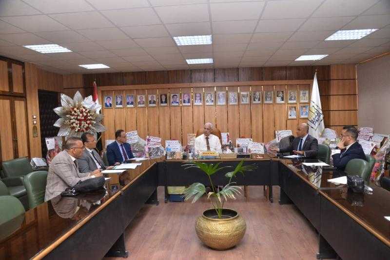 جامعة أسيوط تشهد اجتماع مجلس إدارة مركز التعليم الإلكتروني بوحدته ذات الطابع الخاص