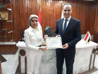 وكيل وزارة الصحة بالشرقية يكرم الدكتورة علا يوسف تقديراً لعطائها وجهودها المخلصة