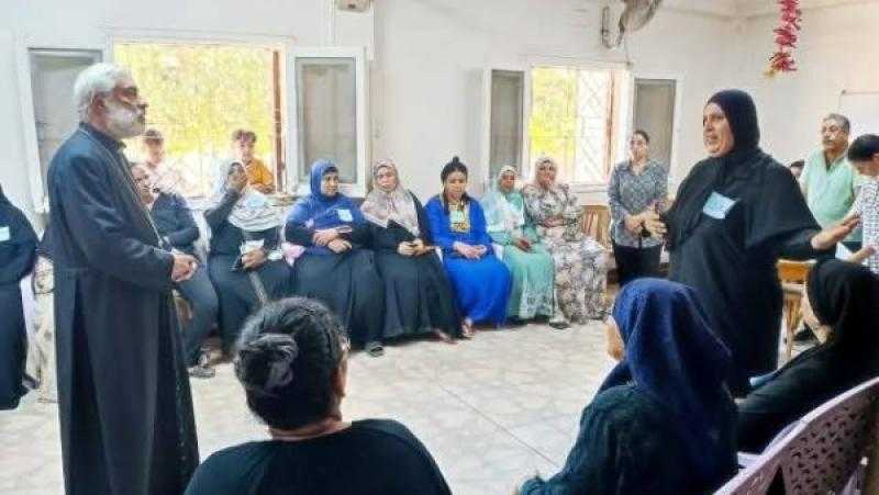 الأنبا باسيليوس يتفقد إحدى الخدمات التابعة لمكتب التنمية بالإيبارشية