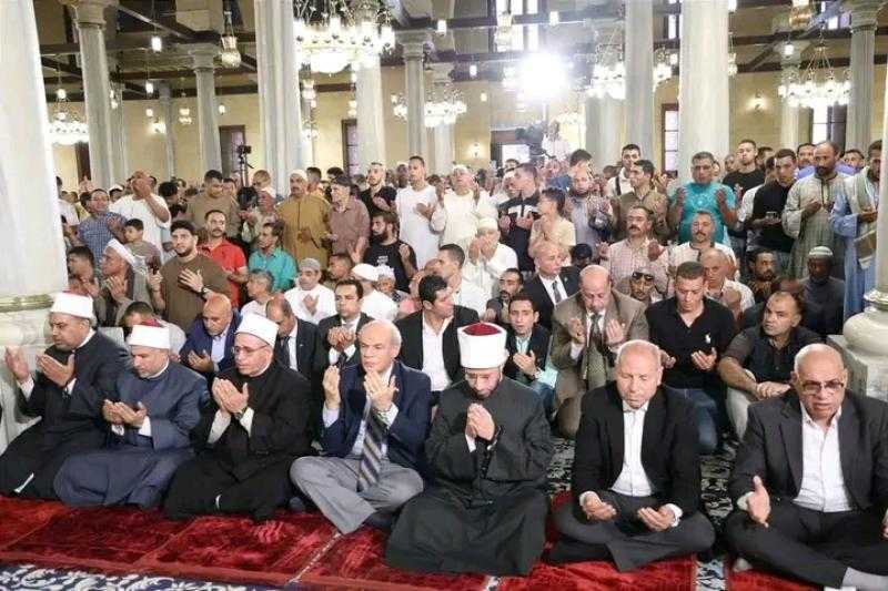 وزير الأوقاف يؤدي صلاة الجمعة من مسجد الإمام الحسين بحضور محافظ القاهرة