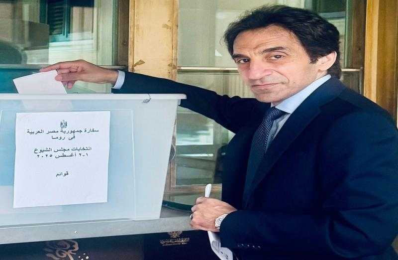 السفير بسام راضى يدلى بصوته فى انتخابات الشيوخ بسفارة مصر بروما