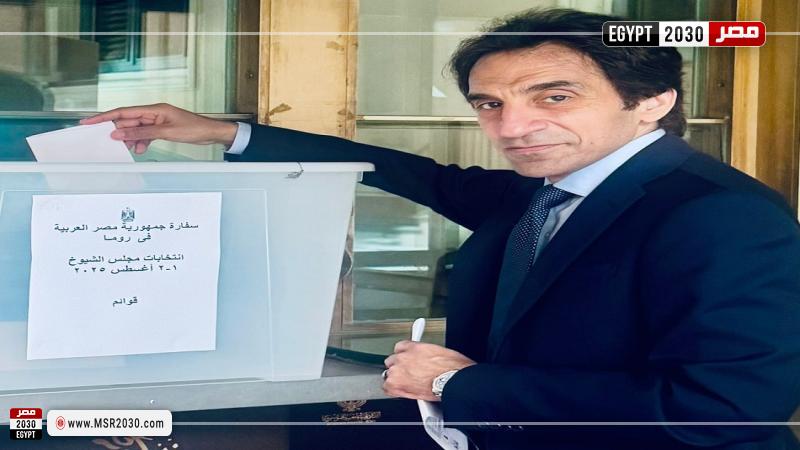 السفير بسام راضى يدلى بصوته فى انتخابات الشيوخ بسفارة مصر بروما