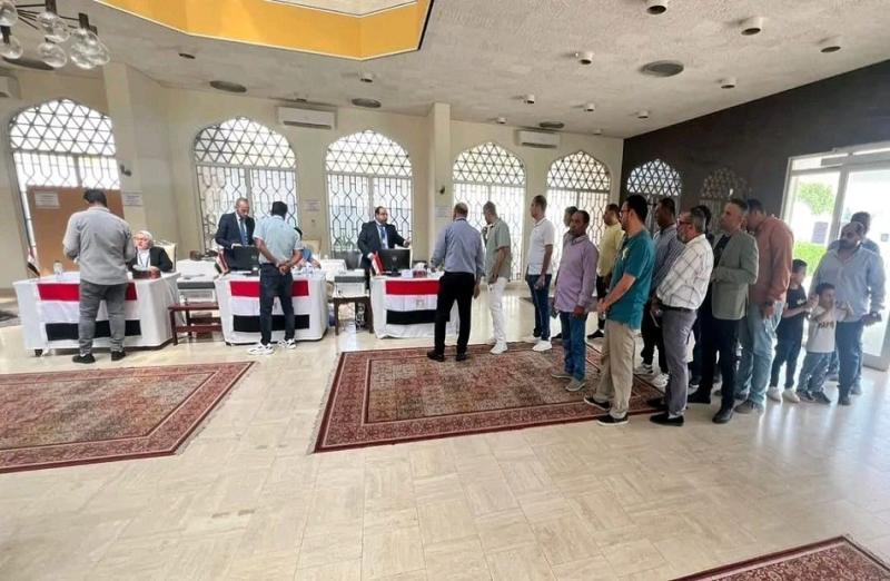 تزايد أعداد الناخبين بسفارة مصر بمسقط للمشاركة فى انتخابات مجلس الشيوخ
