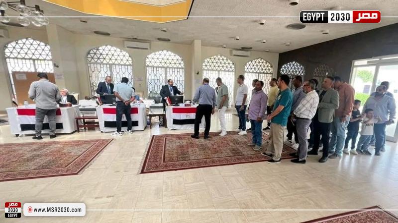 توافد الناخبين بسفارة مصر بمسقط للمشاركة فى انتخابات مجلس الشيوخ