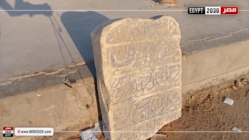شاهد قبر أثري بمنطقة آثار الإمام الشافعي