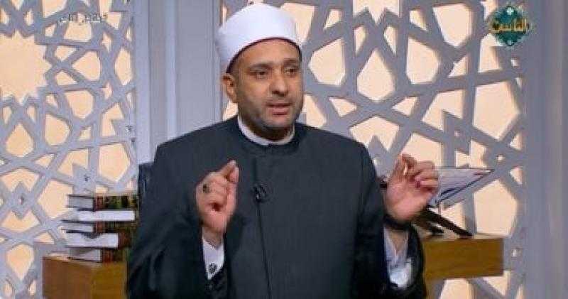 أمين الفتوى: صلاة كبار السن صحيحة ولو أخطأوا نسيانًا.. وعلى الأبناء أن يعينوهم بالصلاة جماعة