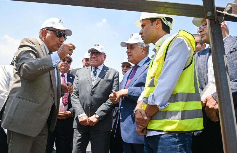 وزير الكهرباء ورئيس الهيئة العربية للتصنيع يفتتحان خط إنتاج أبراج الجهد العالي والفائق بمصنع الطائرات