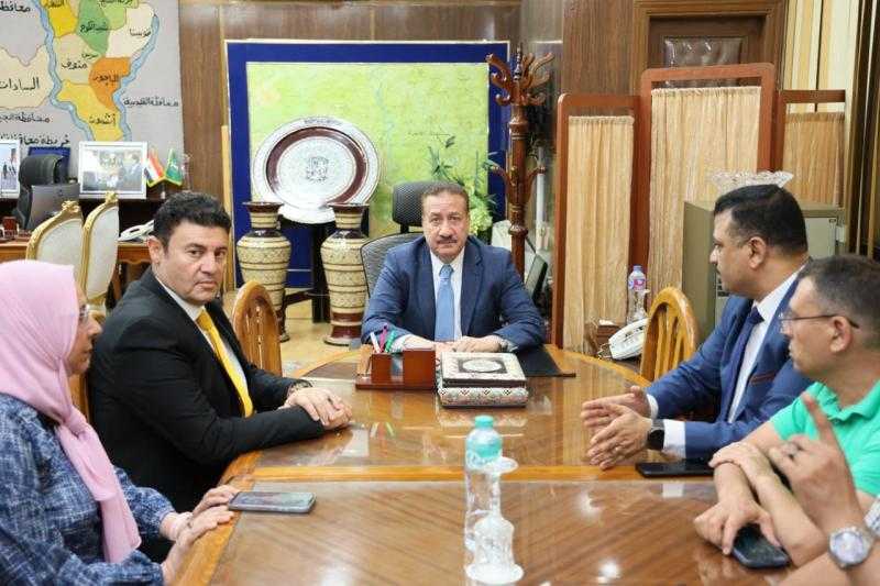 محافظ المنوفية يناقش الاليات والاجراءات التنظيمية بشأن غلق كوبري الباجور العلوي اتجاه شبين الكوم - أشمون – نزلة سرس الليان