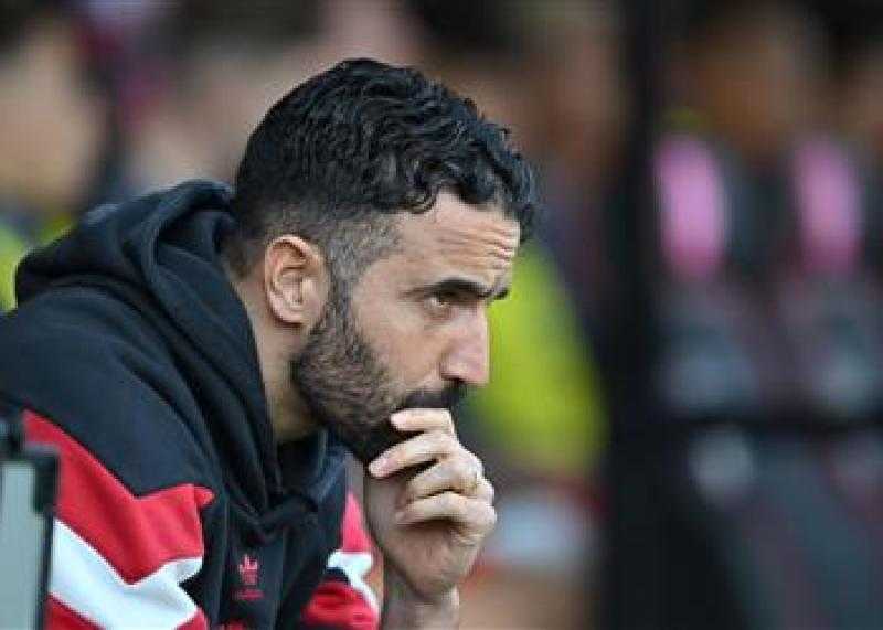 مدرب مانشستر يونايتد يخرج عن صمته: لم أغير مبادئي رغم الانهيار