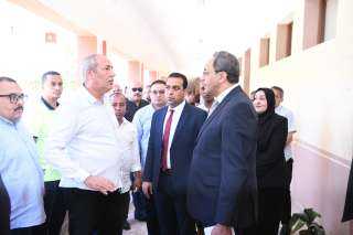 محافظ قنا يتفقد المقار الانتخابية ويؤكد جاهزيتها لاستقبال الناخبين