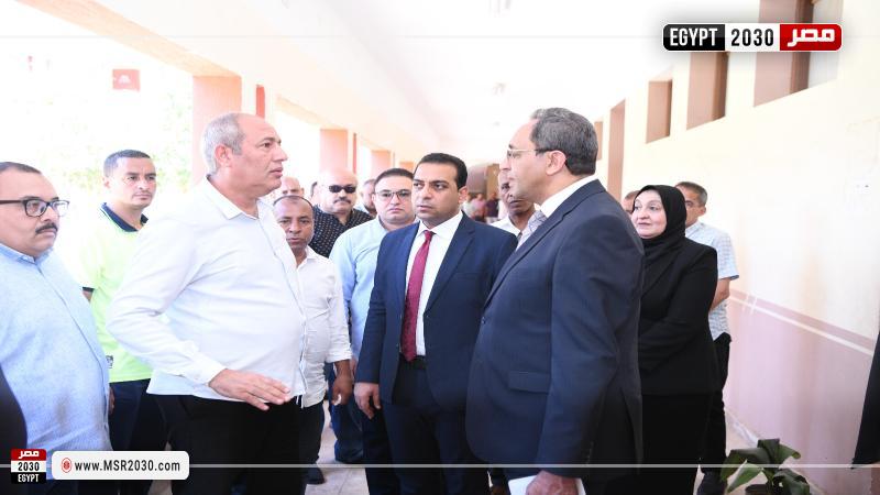 محافظ قنا