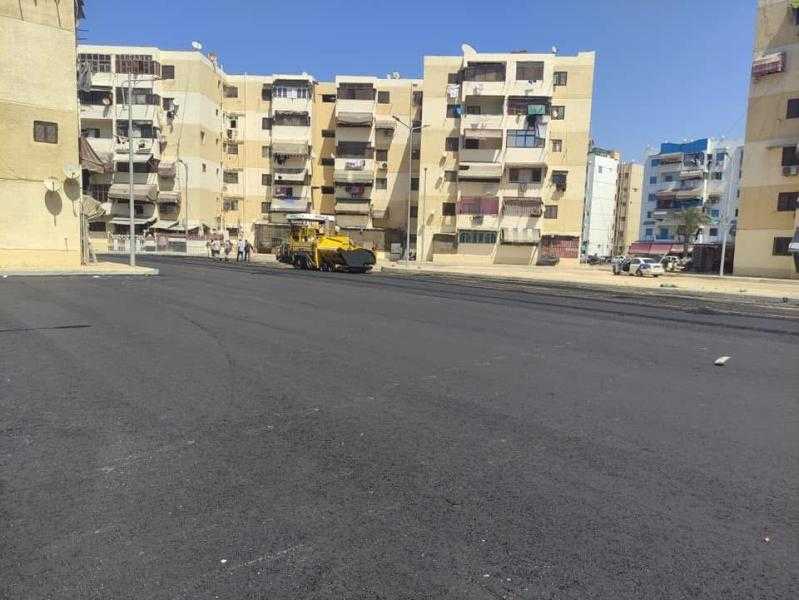 استمرار أعمال الرصف ورفع كفاءة منطقة علي بن أبي طالب بحي الزهور ببورسعيد