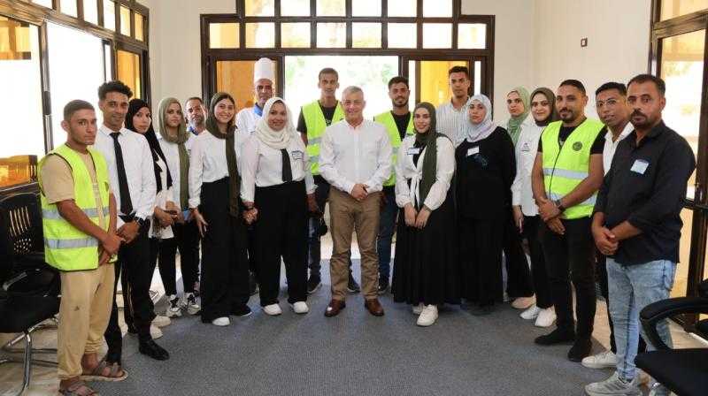 محافظ الإسماعيلية يشيد بطلاب المدرسة الفندقية المشاركين في مبادرة التدريب من أجل التشغيل بالقرية الأوليمبية
