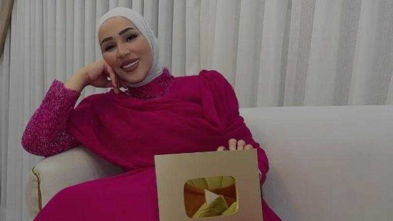 نداء شرارة تحتفل ببلوغ مليون مشترك على يوتيوب وتؤجل ألبومها تضامناً مع غزة