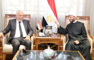 وزير الأوقاف يستقبل نقيب المهن التمثيلية لبحث التعاون في دعم الدراما الدينية والأنشطة الثقافية