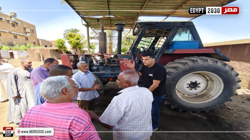 رئيس تحسين الأراضي يتفقد معدات الميكنة الزراعية بالأقصر