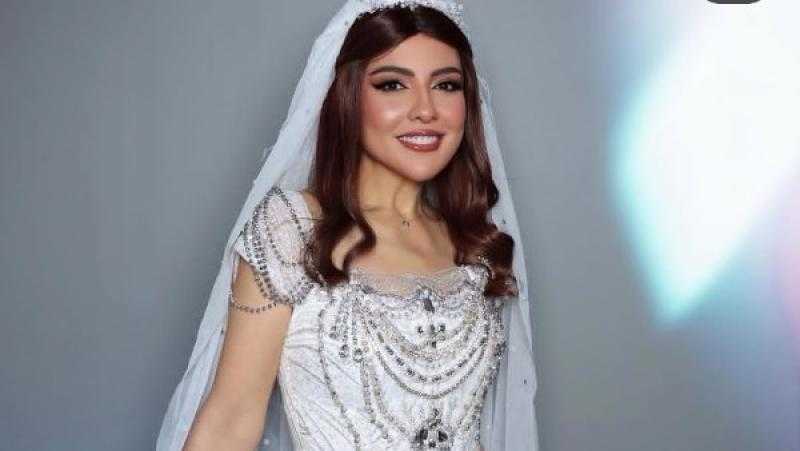 مي كساب تثير الجدل بفستان زفاف