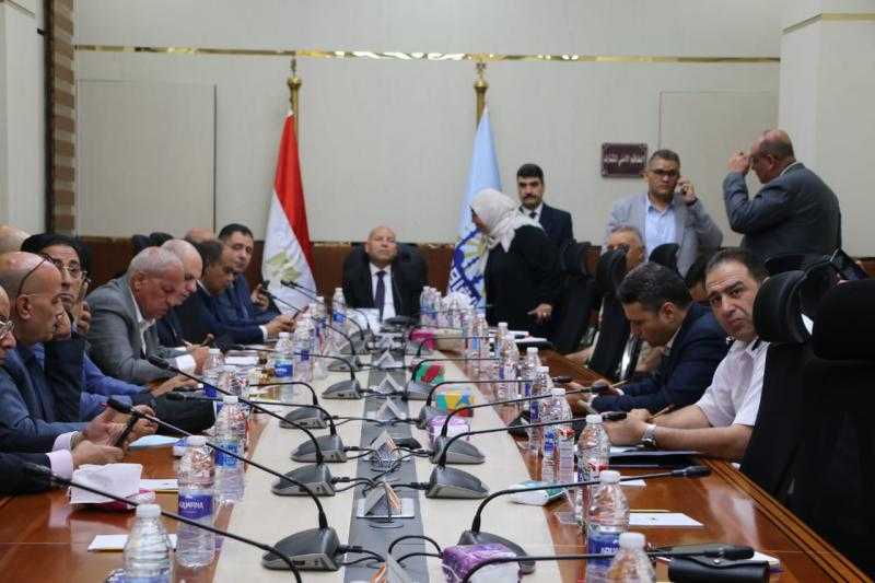 محافظ القاهرة يترأس اجتماعًا موسعًا بغرفة العمليات المركزية بالمحافظة لمتابعة انتخابات مجلس الشيوخ