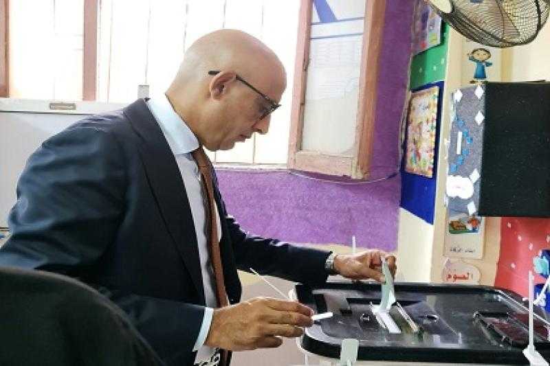 وزير التعليم يدلي بصوته في انتخابات مجلس الشيوخ لعام 2025