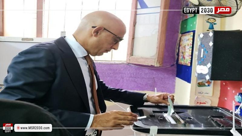 وزير التعليم يدلي بصوته في انتخابات مجلس الشيوخ