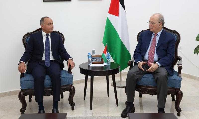 سفير مصر في رام الله يلتقي برئيس الوزراء الفلسطينى