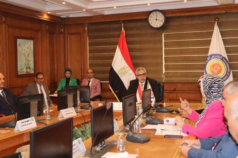 المجلس الأعلى لشئون الدراسات العليا والبحوث يعقد اجتماعه الدوري
