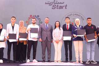 وزيرة التضامن الاجتماعي تكرم جامعة الأقصر في قمة ”ستارت”