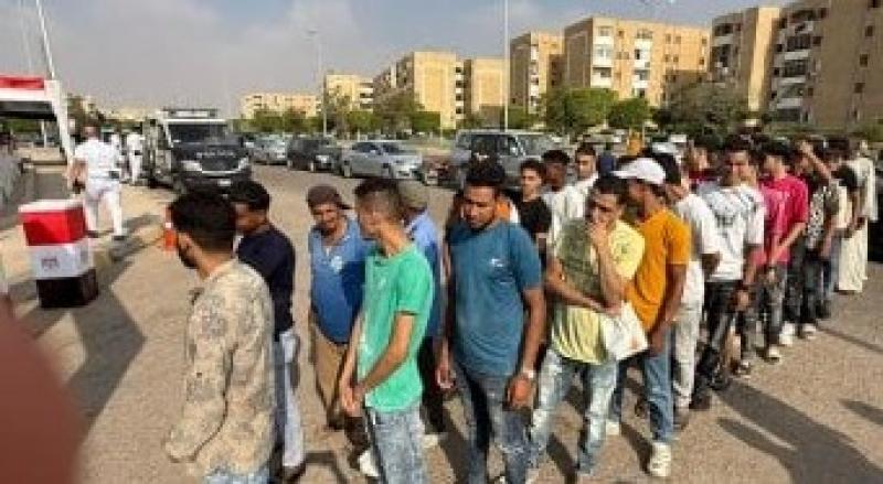 الشباب في الصفوف الأولى أمام لجان انتخابات الشيوخ بالتجمع الخامس