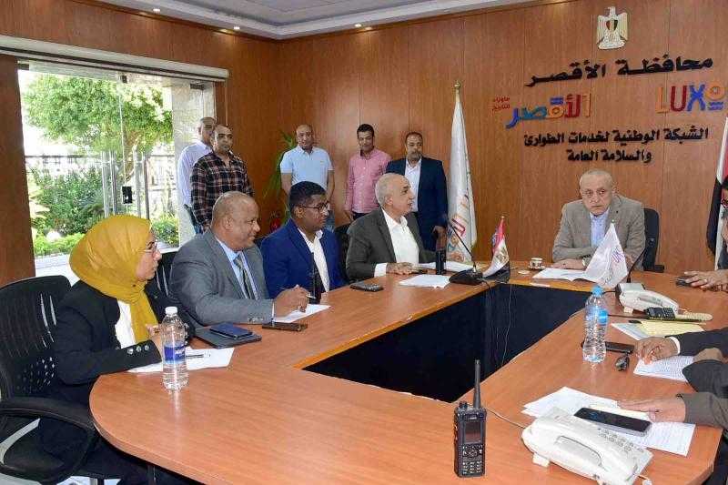 محافظ الأقصر يتفقد غرفة عمليات متابعة انتخابات مجلس الشيوخ