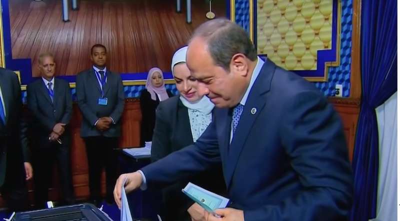 الرئيس السيسي يدلي بصوته في انتخابات مجلس الشيوخ