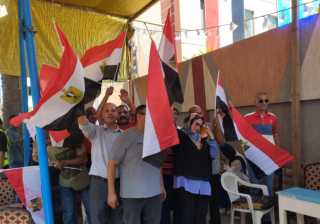 على نغمات ”تسلم الأيادي”.. المصريون يوصلون الإدلاء بأصواتهم في انتخابات مجلس الشيوخ بالإسكندرية