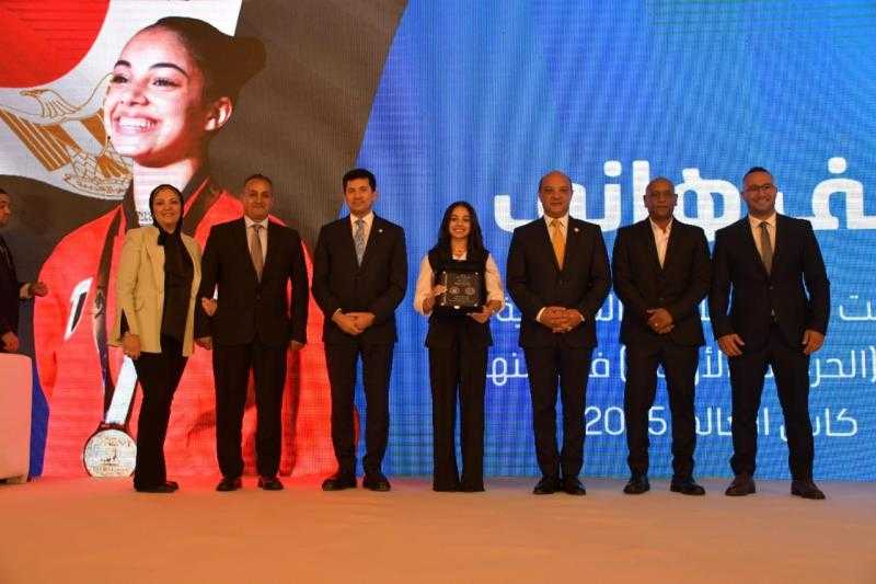 وزير الرياضة يكرم منتخب مصر للجمباز الفني والايقاعي