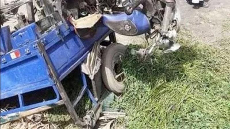 إصابة 7 أشخاص في حادث انقلاب تروسيكل بطريق أسوان – القاهرة الصحراوي