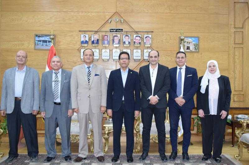 رئيس جامعة بنها يستقبل وفدا ممثلا عن لجنة قطاع الآداب بالمجلس الأعلي للجامعات