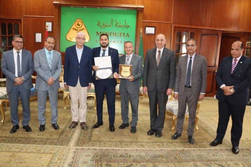 رئيس جامعة المنوفية يكرم طلاب منحة الاستشعار عن بعد والشركة المسئولة والقائمين علي التدريب