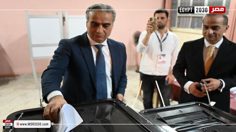 رئيس جهاز حماية المستهلك يُدلي بصوته في انتخابات