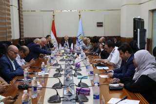 فى اليوم الثاني لانتخابات مجلس الشيوخ محافظ القاهرة يترأس اجتماعًا موسعًا بغرفة العمليات المركزية بالمحافظة