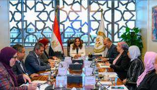القائم بأعمال وزير البيئة تستعرض خطة وزارة البيئة لمواجهة نوبات تلوث الهواء الحادة لعام ٢٠٢٦/٢٠٢٥