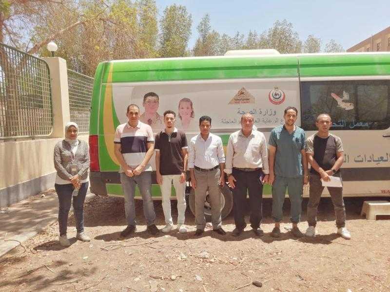 وكيل وزارة الصحة بالأقصر يتفقد القافلة الطبية بوحدة حاجر الضبعية