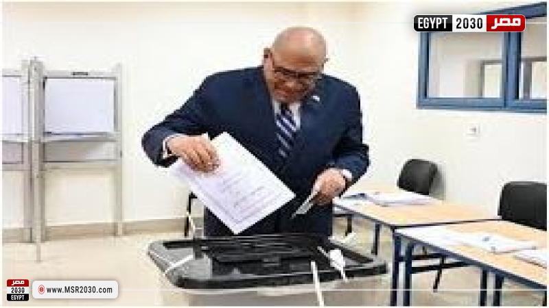 رئيس الهيئة العربية للتصنيع يدلي بصوته في انتخابات مجلس الشيوخ